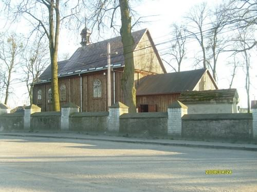 Drewniany kościół z 1737 roku we wsi Dulsk. Kwiecień 2008 #Drewniany #kościół #wieś #Dulsk #Golub #Dobrzyń