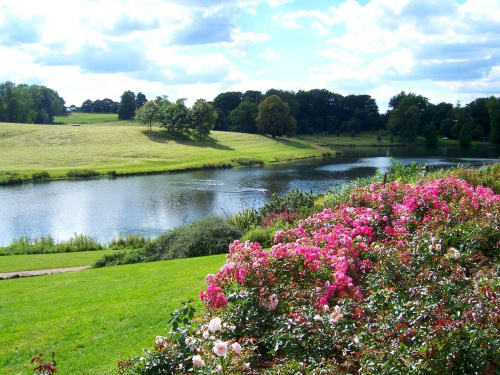 Letnie pejzaże - moim mało profesjonalnym, ale kochającym piękne widoki i fotografię okiem ;)
Leeds Castle, UK, 2007