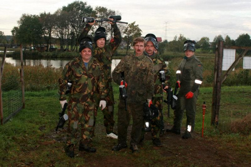 Niezapomniane wrażenia, adrenalina i emocje. To wszystko było dziełem i udziałem związkowców Sierpnia 80 z GZUGu na arenie paintballowej #WzzSierpień80 #gzug #paintball