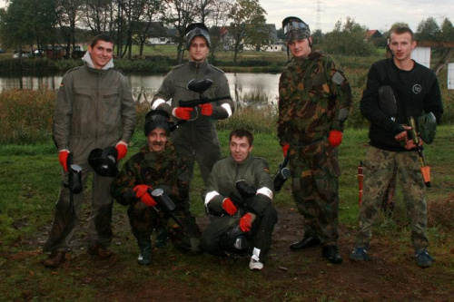 Niezapomniane wrażenia, adrenalina i emocje. To wszystko było dziełem i udziałem związkowców Sierpnia 80 z GZUGu na arenie paintballowej #WzzSierpień80 #gzug #paintball