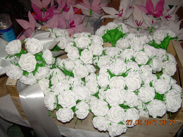 białe róze- krepina
(do dekoracji kościoła na ślub) #KwiatyZBibuły #bibuła #krepina #dekoracje #hobby #KompozycjeKwiatowe #MojePrace #pomysły #Agnieszka #pasja #RobótkiRęczne #rękodzieło #moje
