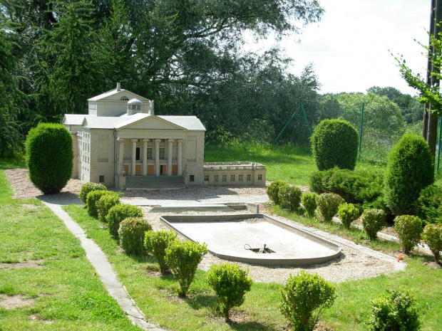 Opera w Poznaniu i fontanna w parku Mickiewicza