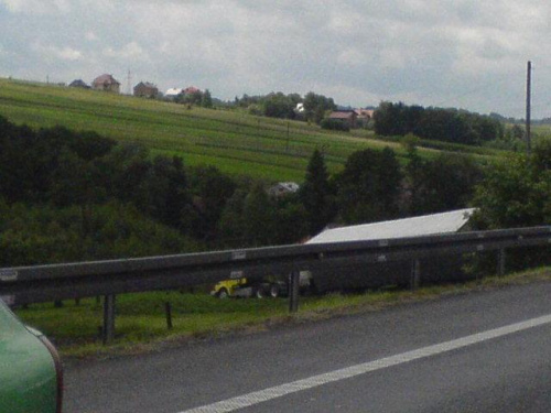 ciężarówka w rowie koło Bochni #ciężarówki #kolizje #samochody #wypadki #ZDrogi