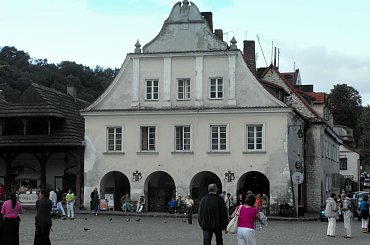 Kazimierz Dolny z uwagi na atrakcyjne położenie, bogatą historię, niepowtarzalny krajobraz ze średniowiecznym układem urbanistycznym, wspaniałą architekturą i dobre warunki klimatyczne - jest znany w #Kazimierz #KazimierzDolny