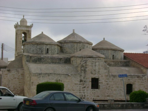 Cypr-Gieroskipu ,Agia Paraskiewi-jedyny 6 kopułkowy kościół na Cyprze