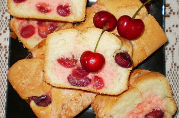 Ciasto bieszkoptowe z czereśniami wg Babcigramolki.
Przepisy do zdjęć zawartych w albumie można odszukać na forum GarKulinar .
Tu jest link
http://garkulinar.jun.pl/index.php
Zapraszam. #ciasto #biszkopt #deser #czereśnie #jedzenie #gotowanie