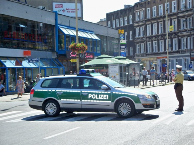 Niemiecka policja po 62 latach znów pilnuje porządku na szczecińskich ulicach... #ImprezyPlenerowe #zloty #Szczecin