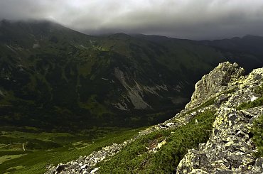 Wspomnienia z Tatr - z maxmaks w kierunku Starobocianskich wierchow... Z powodu goniacej nas chmury plany trzeba bylo zmienic, ale i tak bylo super:) #evasaltarski #gory #tatry
