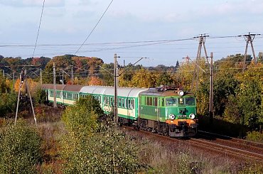 EP07-356 z pociągiem pos. Merkury opuszcza Ostrów. #epoka #siódemka #pośpiech #pociąg