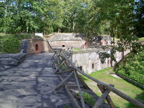 Świnoujście-Fort Gerharda; kazamaty górnego tarasu artyleryjskiego (galerii). #wakacje #urlop #podróże #zwiedzanie #militaria #fortyfikacje #forty #FortGerharda #Polska #Świnoujście