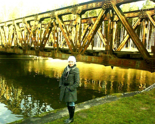 A to moja kochana Ania się tak ślicznie wdzięczy do zdjęcia :):* #most #rzeka #Ania #słońce #dziewczyna