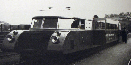 "Lux-torpeda" Austro-Daimler-Puch podczas postoju na mijance bliżej Zakopanego - jazda próbna 1 sierpnia 1933 roku.
[Fot. ze zbiorów Muzeum Kolejnictwa w Warszawie]