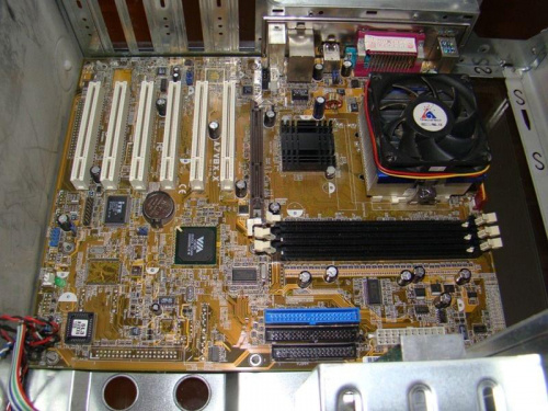 ASUS A7V8X-X Athlon 2000 XP