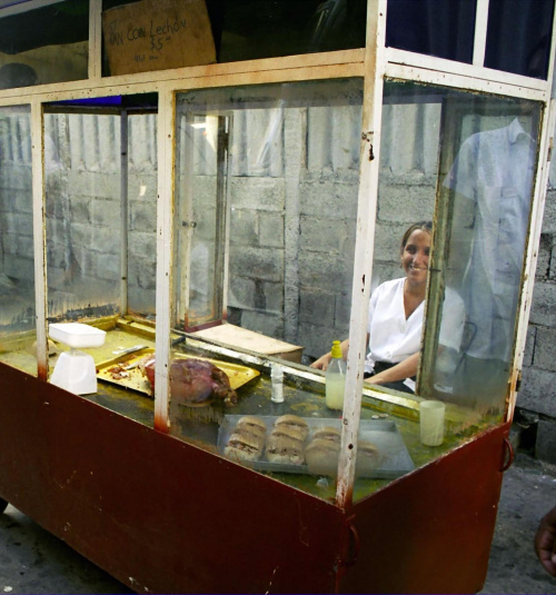 KUBA- MC'DONALDs na Kubie #Kuba #chamburgery #kiosk #kubanka #jedzenie #kobieta