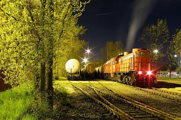 Warszawa Okęcie | Bocznica Petrolot-u. TEM2-076 z Gagarinem M62-1703 oczekują na rozładunek wagonów. #TEM2 #Tamara #Orlen #koltrans #M62 #towarowy #okęcie #petrolot #bocznica #kolej