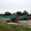 Przez most Bartoszowicki na wyspę Opatowicką .