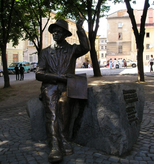 Pomnik Nikifora z Krynicy na Starówce Lwowskiej #Lwów