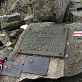 Na czerwonym szlaku Symboliczny cmentarz ofiar gór_maj 2010 #KociąłŁomniczki #cmentarz #góry #Karkonosze #Śnieżka