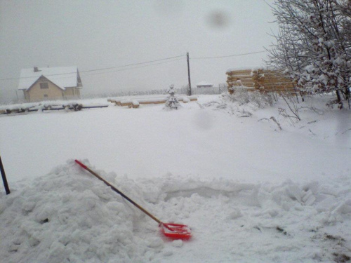 Dużo śniegu tej zimy 2010 roku było. Musiałem kopać, żeby dotrzeć na "budowę"
