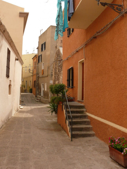 Wąskie uliczki Castelsardo #Sardynia