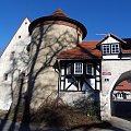 Brama wjazdowa zespołu pałacowego w Janowicach Wielkich,wybudowany w XIV wieku przez rycerza von Beier obecny wygląd zyskał w 1775roku. #JanowiceWielkie