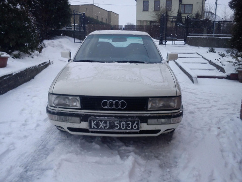 Białe Audi 90 NG