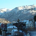 Bergen Norwegia. Góra Urlyken w tle. #norwegia #krajobraz #bergen #widoki #podróże #góry #morze