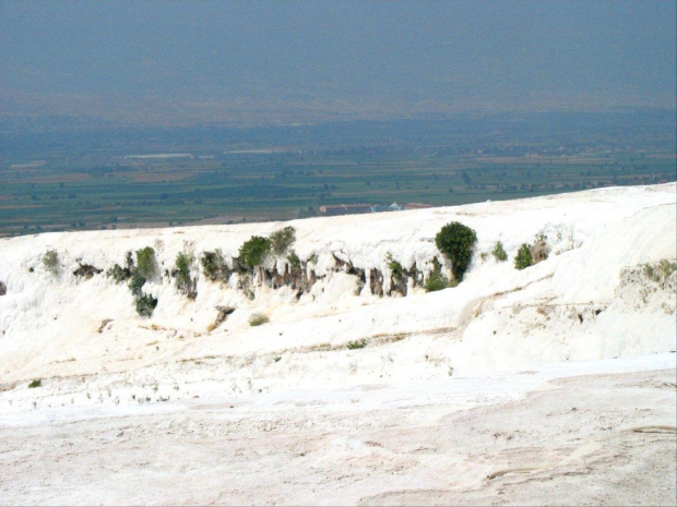 Pamukkale czyli wapienne tarasy i Heirapolis uzdrowisko rzymskie z początku naszej ery. Na mnie więkse wrażenie zrobiły ruiny miasta po których można swobodnie chodzić.