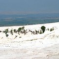 Pamukkale czyli wapienne tarasy i Heirapolis uzdrowisko rzymskie z początku naszej ery. Na mnie więkse wrażenie zrobiły ruiny miasta po których można swobodnie chodzić.