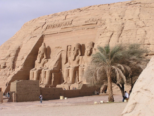 Świątynia Ramzesa II w Abu Simbel. 4 kolosy mają po 20m wysokości. #AbuSimbel #Egipt #egzotyczne #Nubia #RamzesII #zwiedzanie