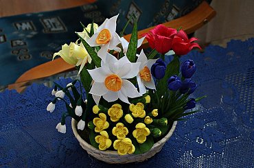 Wiosenny ogródek #bibuła #dekoracje #hobby #KompozycjeKwiatowe #krepina #KwiatyZBibuły #MojePrace #pomysły #RobótkiRęczne