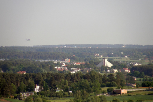 widok z Gry Donas w kierunku gdańska. Widac kościół w Osowie oraz samolot podchodzący na Rębiechowo :) #GdańskOsowa #samolot #WidokZGóry