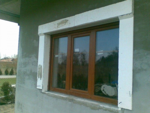 Marzec 2009 - boniowanie okien - a to efekt przemysleń jak ukryć kasety rolet - okno kuchenne